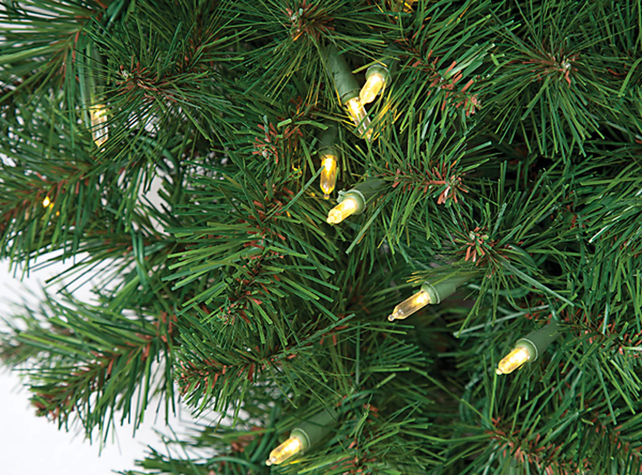 100" Artificial PVC Virginia Pine Wreath -Green - Image 3