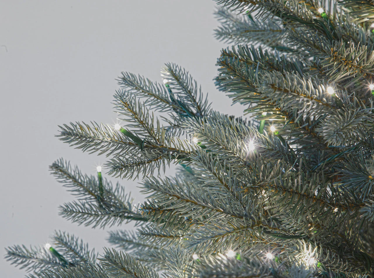 36" PE Blue Swiss Pine Artificial Wreath, Micro LED Pre-Lit -Green/Blue - Image 2